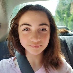 Meet your Posher, Chloe